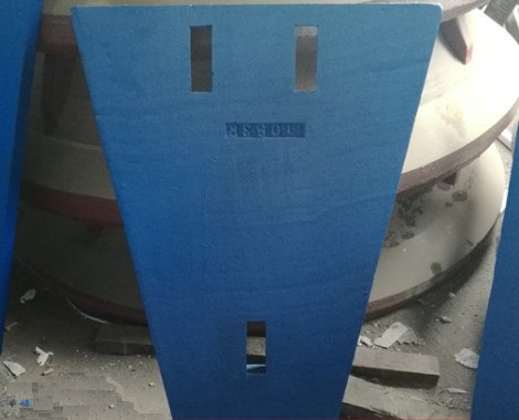 101077 OM-50 CRUSHER BOX - SIDE PLATE - Image 1